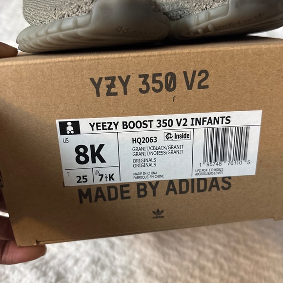 Toddler Yeezy 350 - Picture 5 of 5